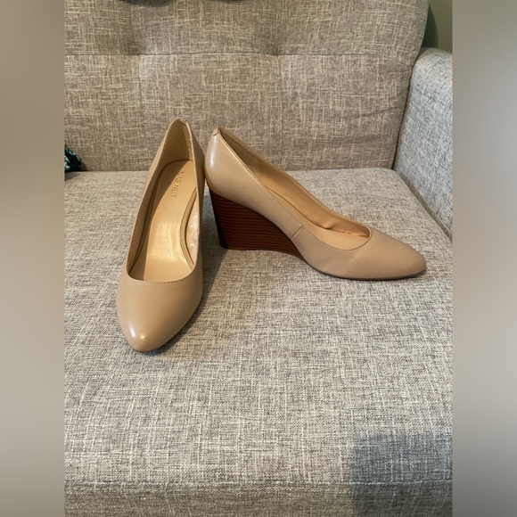Nine West Jazzin Beige Wedge Pump - Picture 2 of 8